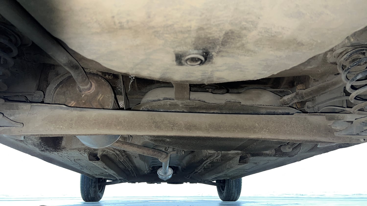 Used 2022 Renault Kwid RXT 1.0 (O) Petrol Manual extra REAR UNDERBODY VIEW (TAKEN FROM REAR)