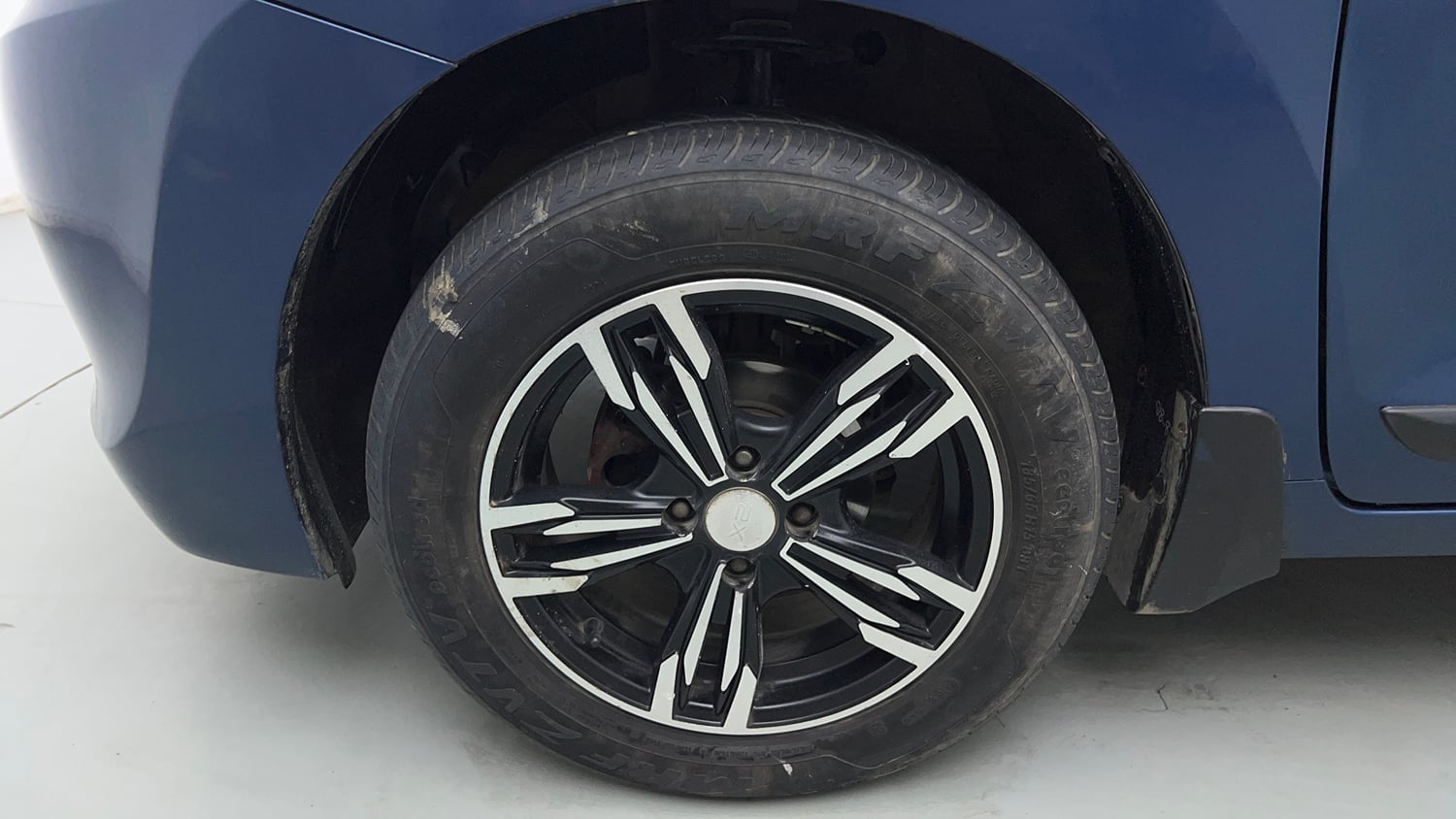 Used 2018 Maruti Suzuki Baleno Delta 1.3 Diesel Manual tyres LEFT FRONT TYRE RIM VIEW