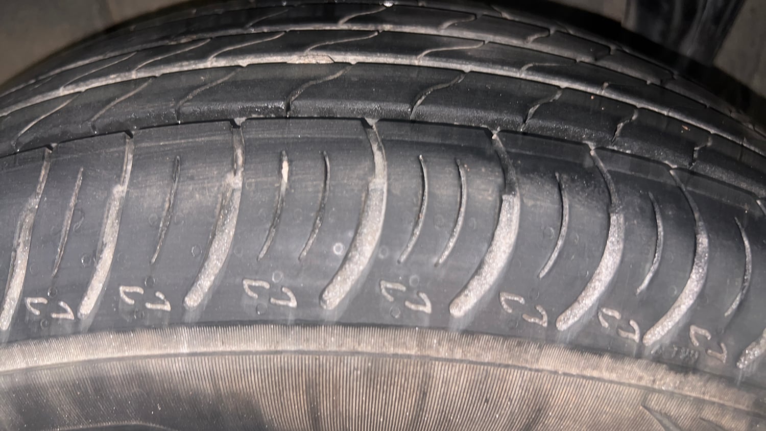 Used 2021 Renault Kiger RXT 1.0 Turbo MT Dual Tone Petrol Manual tyres RIGHT REAR TYRE TREAD VIEW
