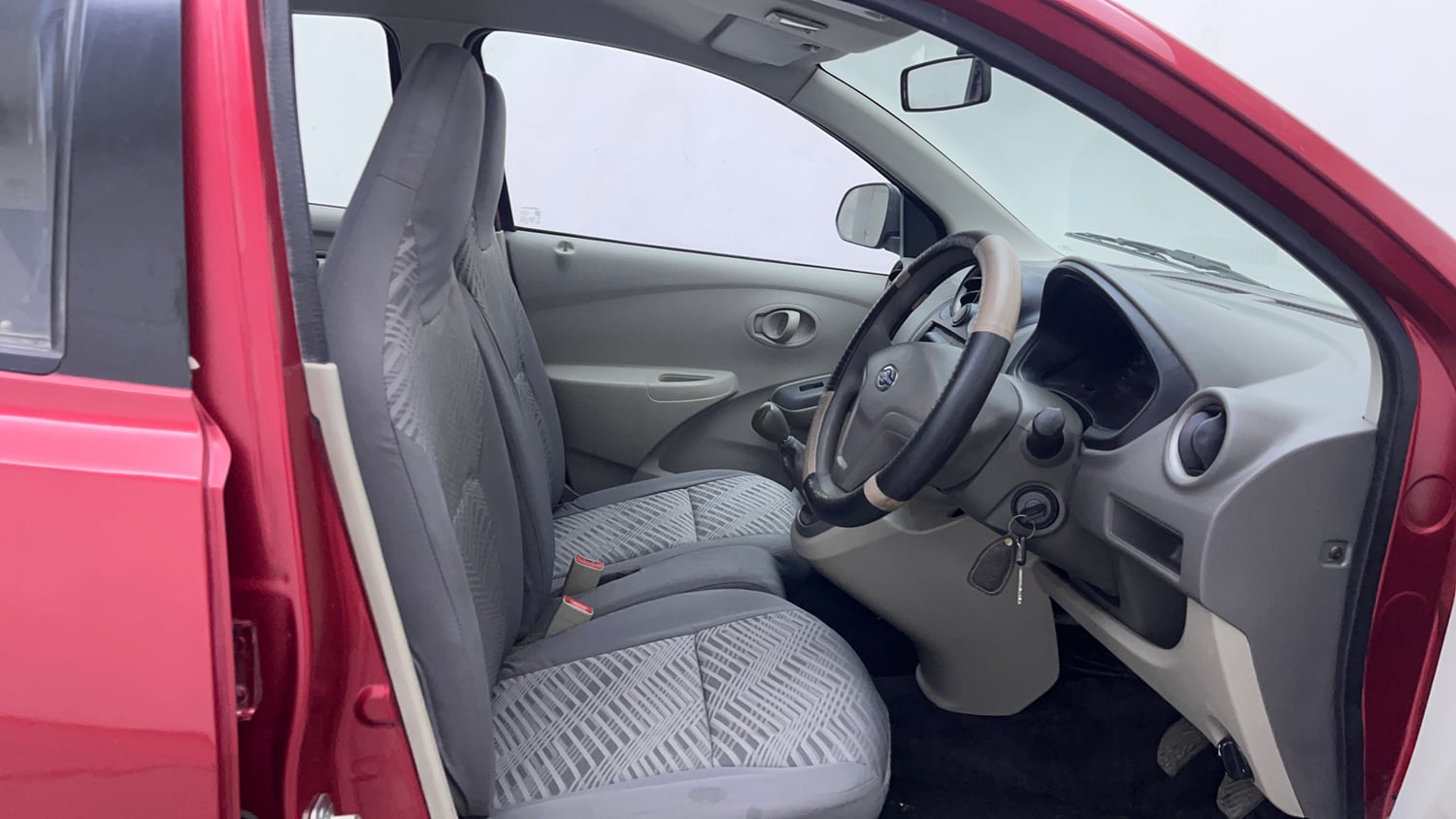Used 2016 Datsun GO T Petrol Manual interior RIGHT SIDE FRONT DOOR CABIN VIEW