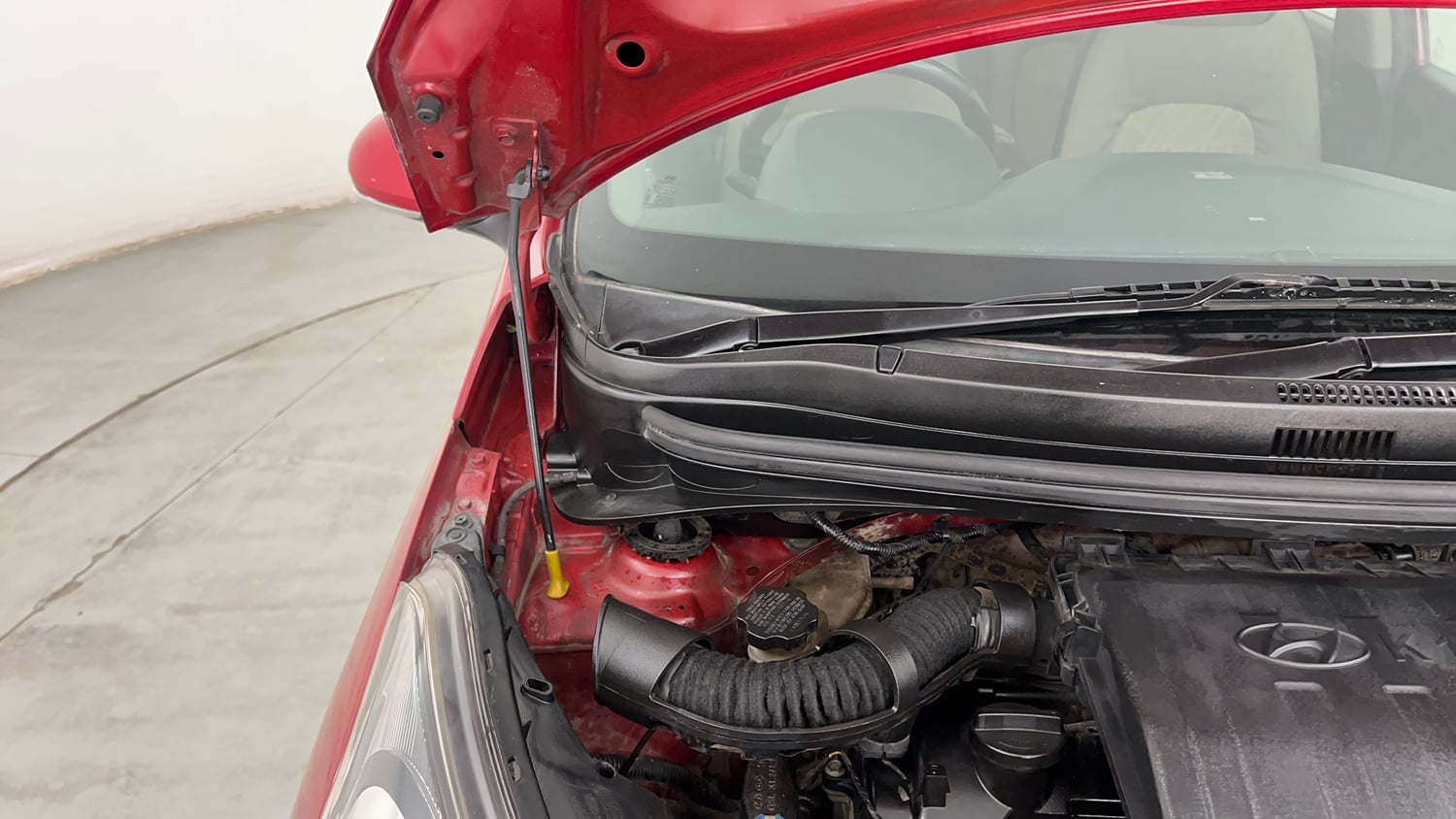 Used 2016 Hyundai Xcent SX 1.2 (O) Petrol Manual engine ENGINE RIGHT SIDE HINGE & APRON VIEW