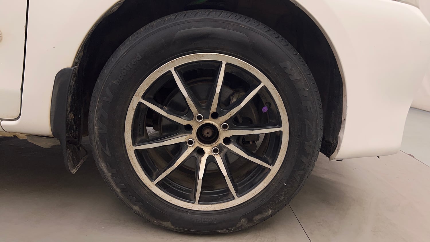 Used 2014 Toyota Etios G Petrol Manual tyres RIGHT FRONT TYRE RIM VIEW