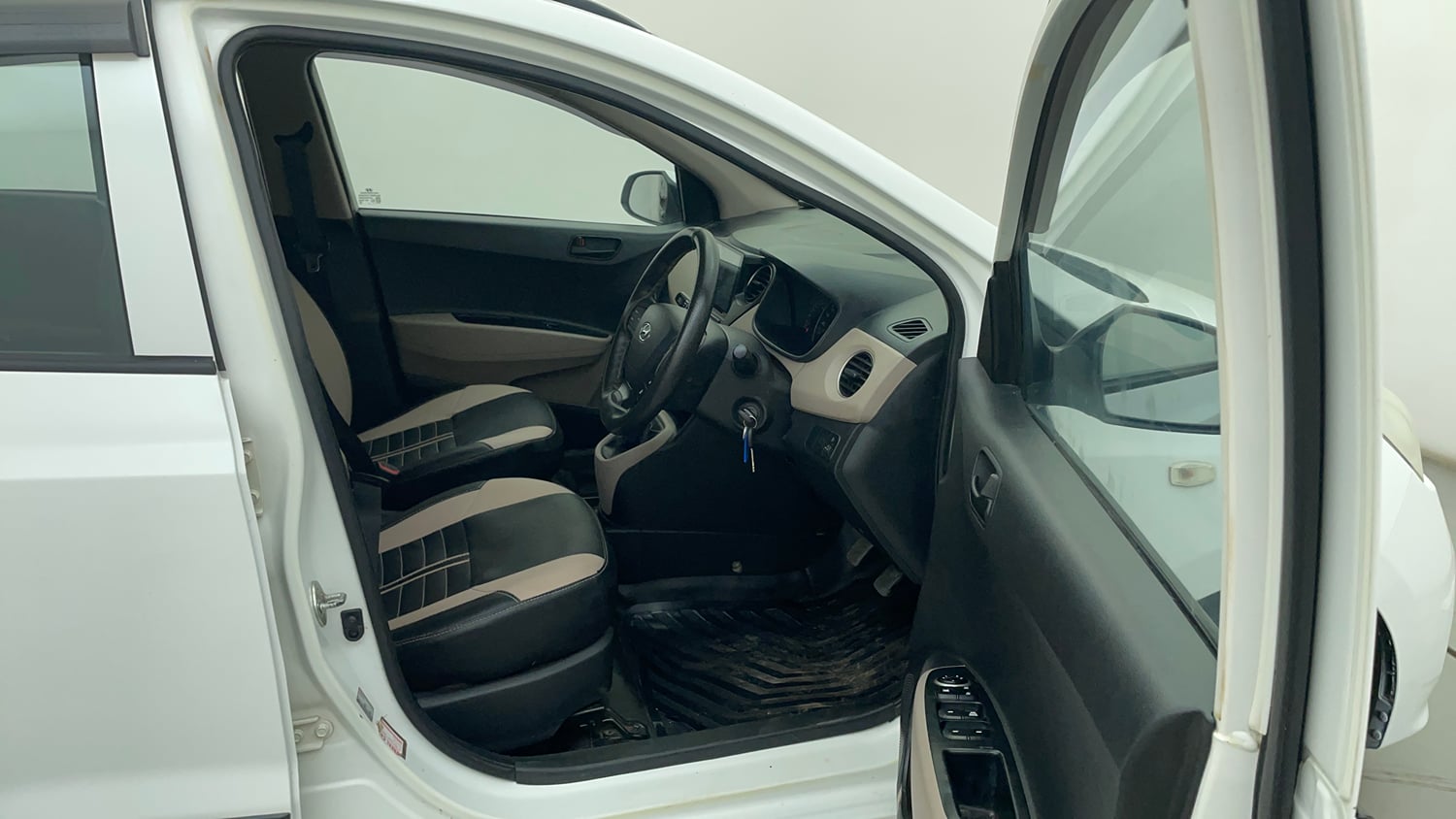 Used 2019 Hyundai Grand i10 Magna 1.2 Kappa VTVT Petrol Manual interior RIGHT SIDE FRONT DOOR CABIN VIEW