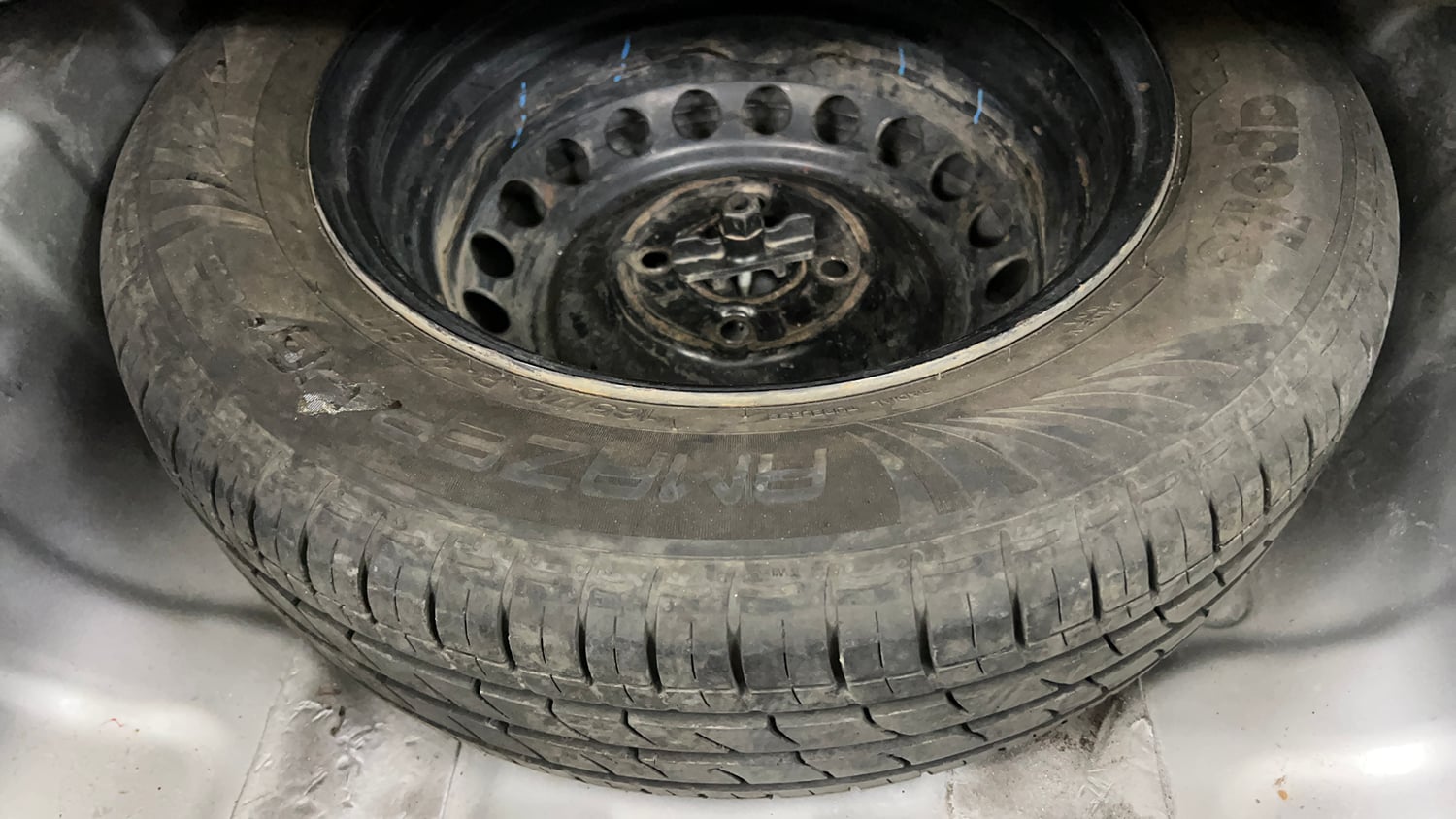 Used 2023 Hyundai Aura SX 1.2 CNG Cng Manual tyres SPARE TYRE VIEW