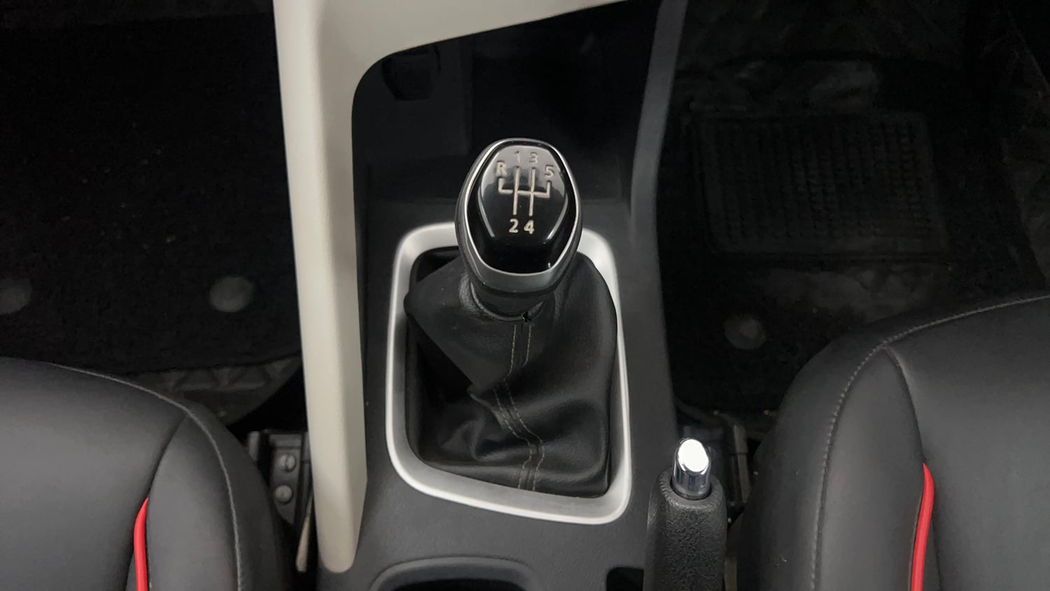 Used 2022 Nissan Magnite XV Executive Petrol Manual interior GEAR  KNOB VIEW