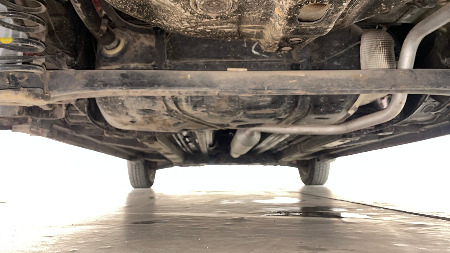 Used 2017 Maruti Suzuki Swift Lxi ABS (O) Petrol Manual extra REAR UNDERBODY VIEW (TAKEN FROM REAR)