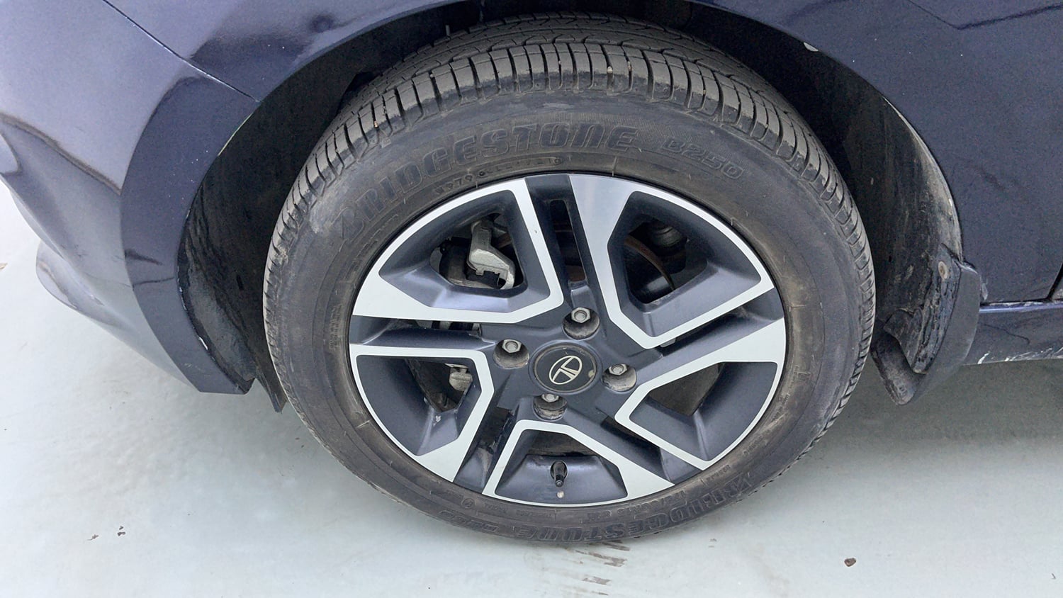 Used 2021 Tata Tiago XZ Plus Petrol Manual tyres LEFT FRONT TYRE RIM VIEW
