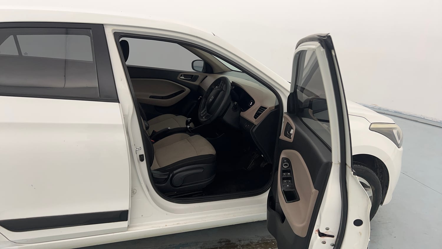Used 2016 Hyundai Elite i20 Asta 1.2 Petrol Manual interior RIGHT SIDE FRONT DOOR CABIN VIEW