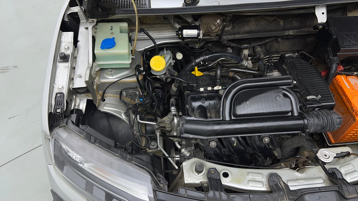 Used 2022 Renault Kwid RXT 1.0 (O) Petrol Manual engine ENGINE RIGHT SIDE VIEW