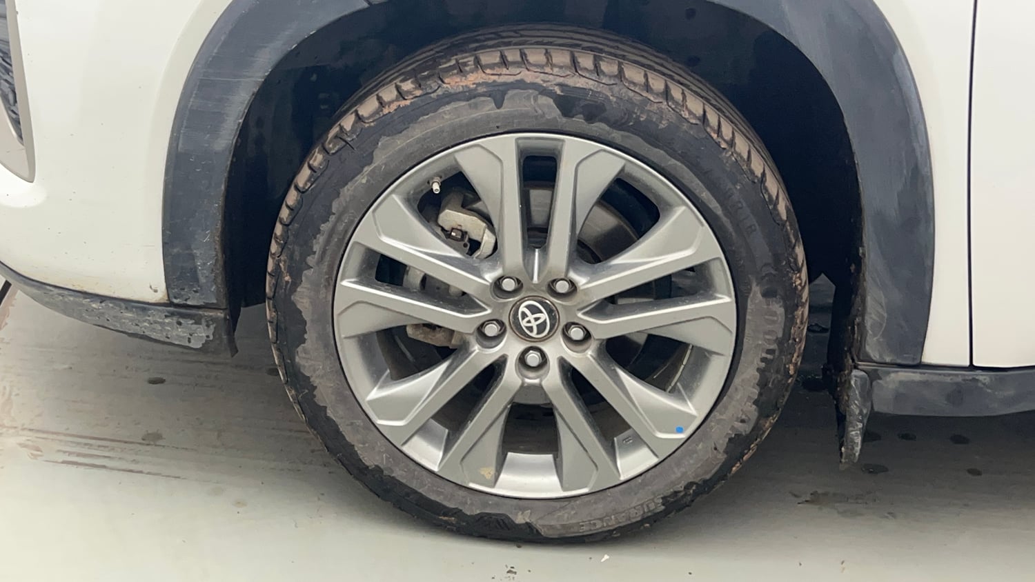Used 2024 Toyota Innova Hycross ZX Hybrid 7 STR Hybrid Automatic tyres LEFT FRONT TYRE RIM VIEW