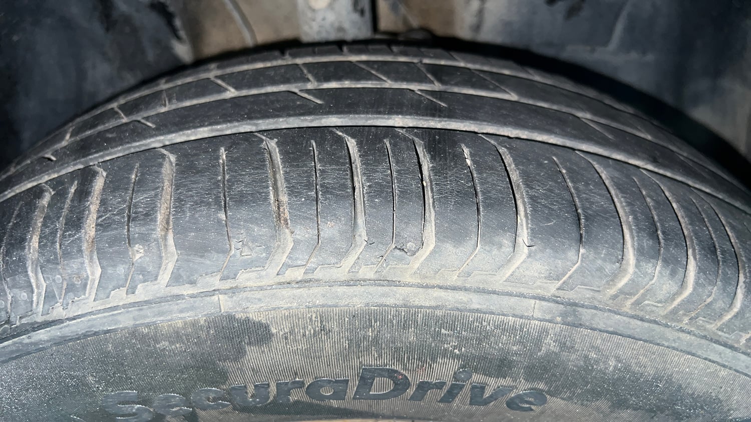 Used 2023 Tata Punch Pure MT Petrol Manual tyres RIGHT FRONT TYRE TREAD VIEW