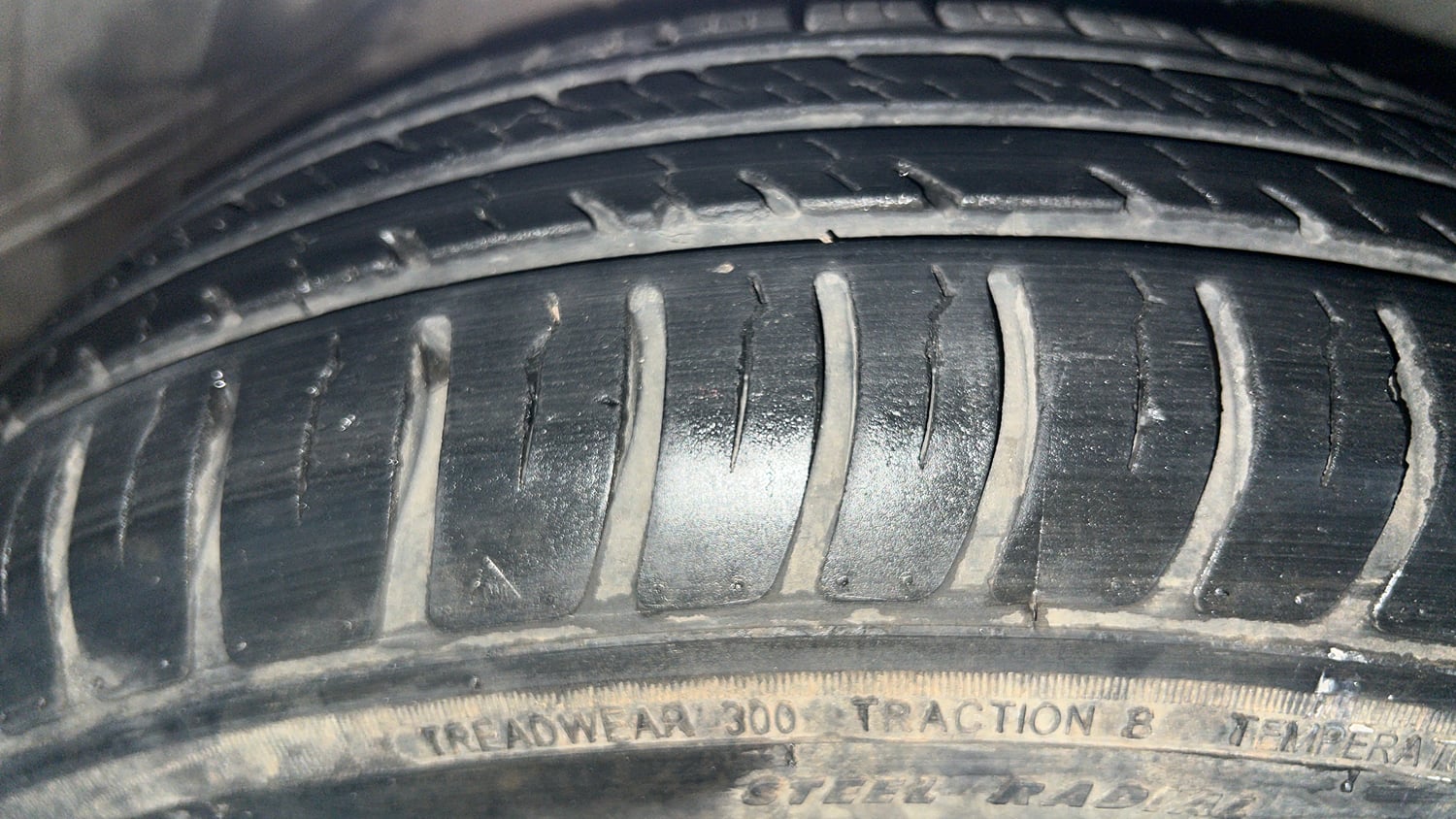 Used 2023 Maruti Suzuki Swift VXi Petrol Manual tyres RIGHT FRONT TYRE TREAD VIEW