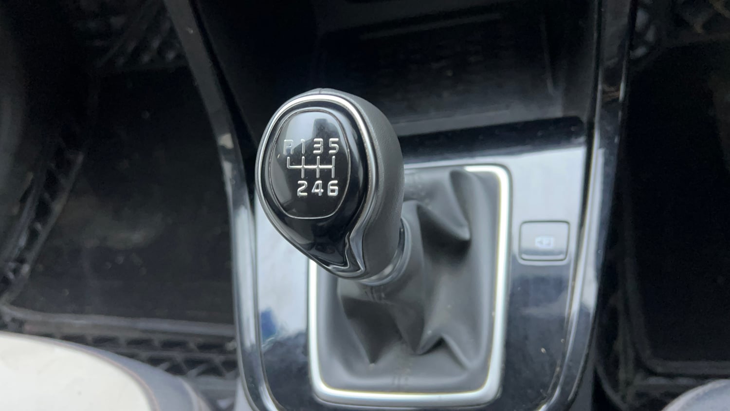 Used 2024 Hyundai Creta 1.5 MPi Petrol MT SX Tech Petrol Manual interior GEAR  KNOB VIEW