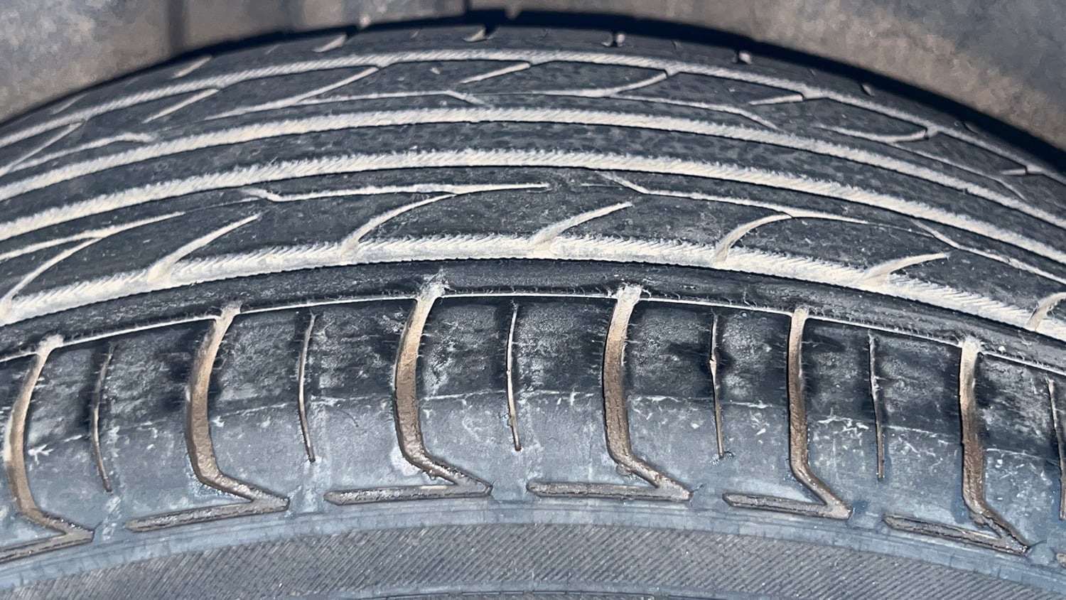 Used 2014 Volkswagen Vento Highline Petrol Petrol Manual tyres RIGHT REAR TYRE TREAD VIEW