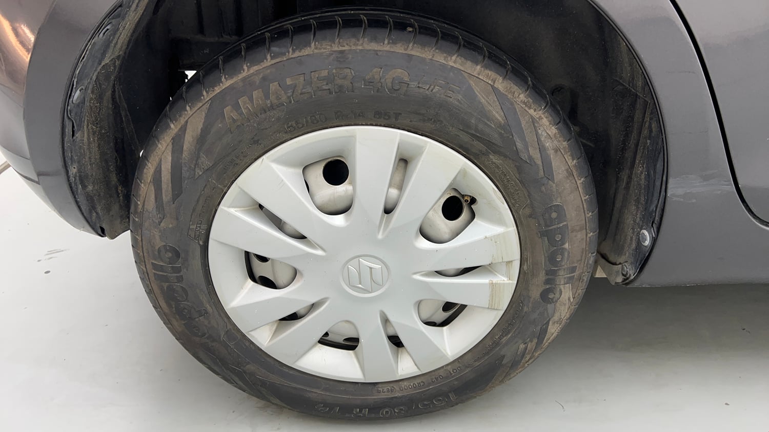 Used 2017 Maruti Suzuki Swift Lxi (O) Petrol Manual tyres RIGHT REAR TYRE RIM VIEW