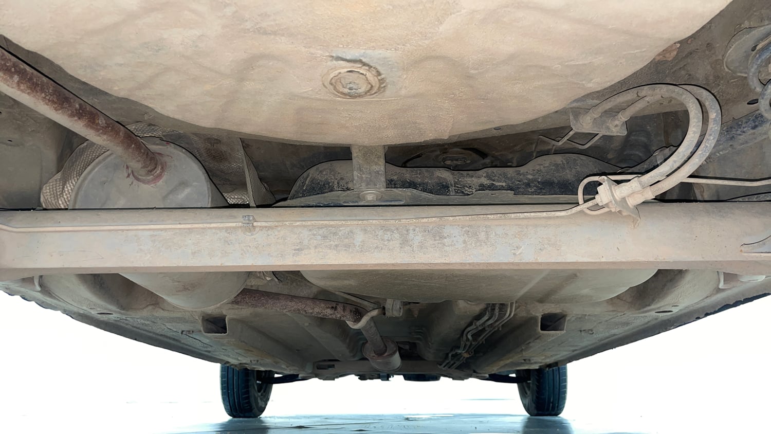 Used 2018 Renault Kwid 1.0 RXT Petrol Manual extra REAR UNDERBODY VIEW (TAKEN FROM REAR)