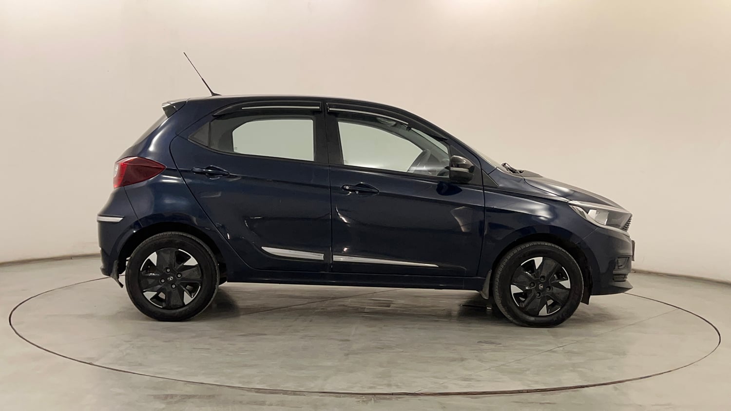 Used 2025 Tata Tiago XTA Petrol Automatic exterior RIGHT SIDE VIEW