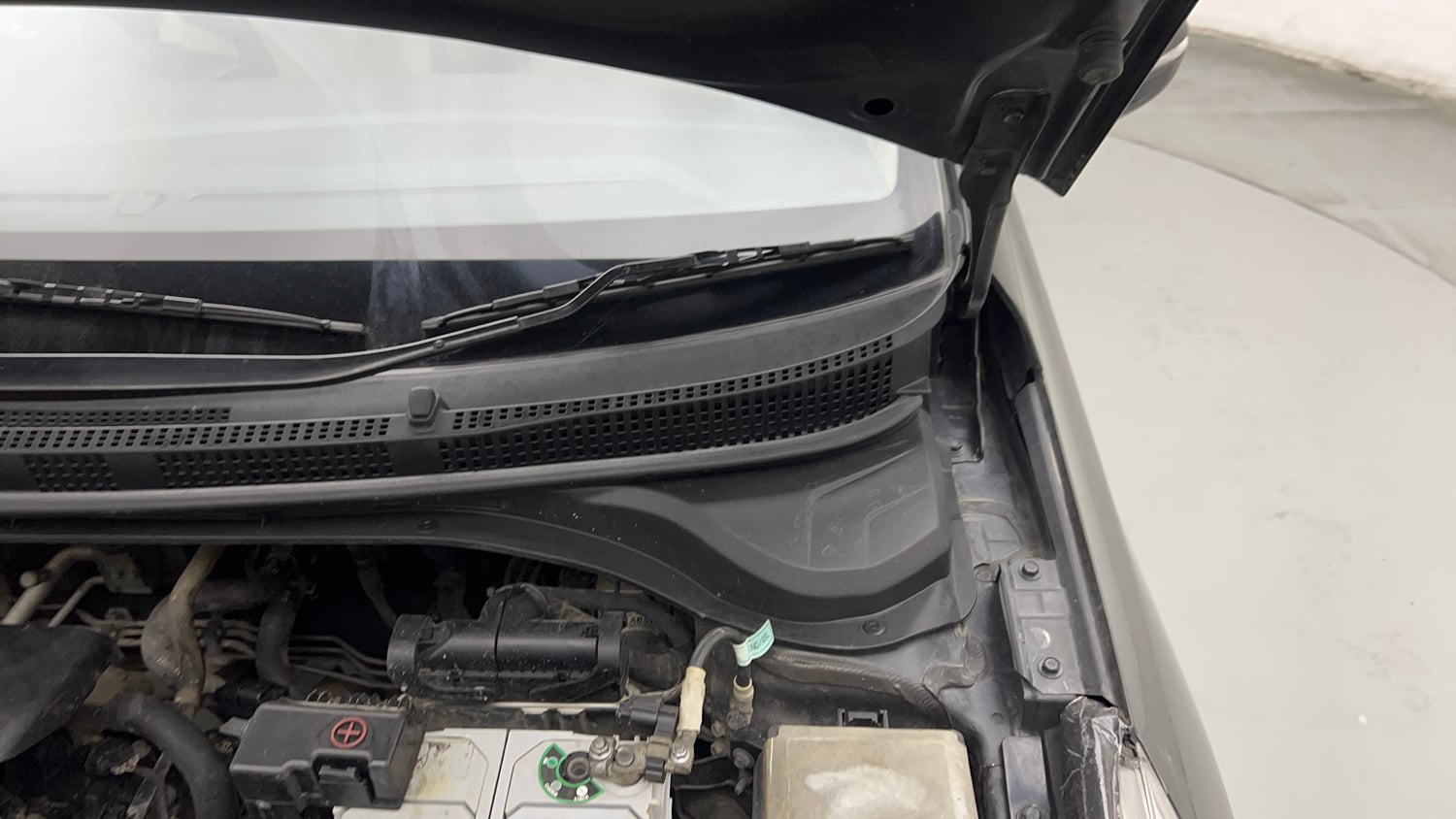 Used 2018 Hyundai Verna SX (O) 1.6 VTVT AT Petrol Automatic engine ENGINE LEFT SIDE HINGE & APRON VIEW