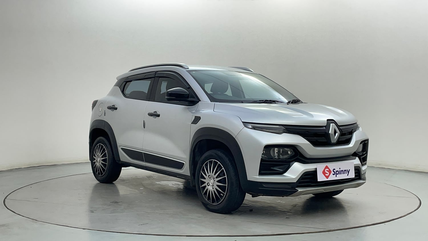 Used 2022 Renault Kiger RXE MT Petrol Manual exterior RIGHT FRONT CORNER VIEW