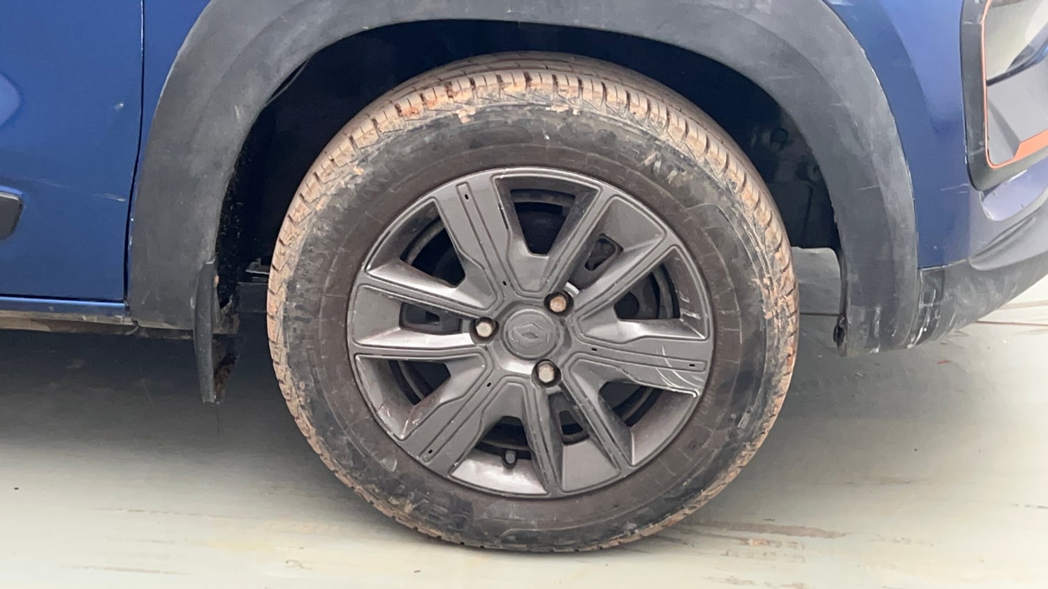 Used 2021 Renault Kwid CLIMBER 1.0 Opt Petrol Manual tyres RIGHT FRONT TYRE RIM VIEW