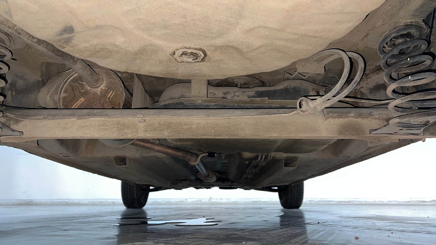 Used 2016 Renault Kwid RXT Petrol Manual extra REAR UNDERBODY VIEW (TAKEN FROM REAR)