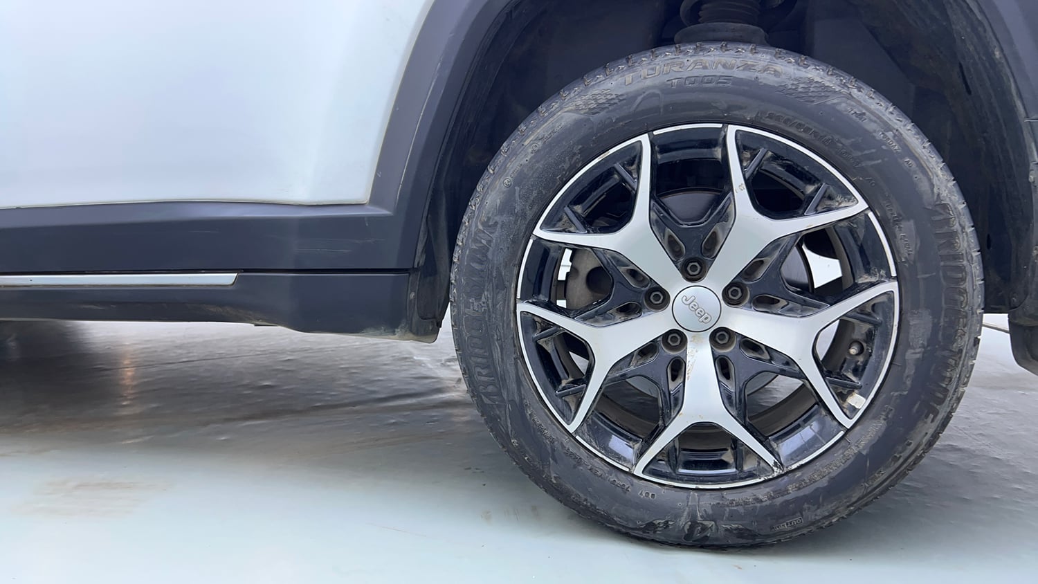 Used 2022 Jeep Meridian Limited (O) 4X2 AT Diesel Automatic tyres LEFT REAR TYRE RIM VIEW