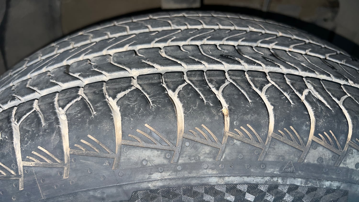 Used 2023 Maruti Suzuki Grand Vitara Delta Smart Hybrid AT Petrol Automatic tyres RIGHT FRONT TYRE TREAD VIEW