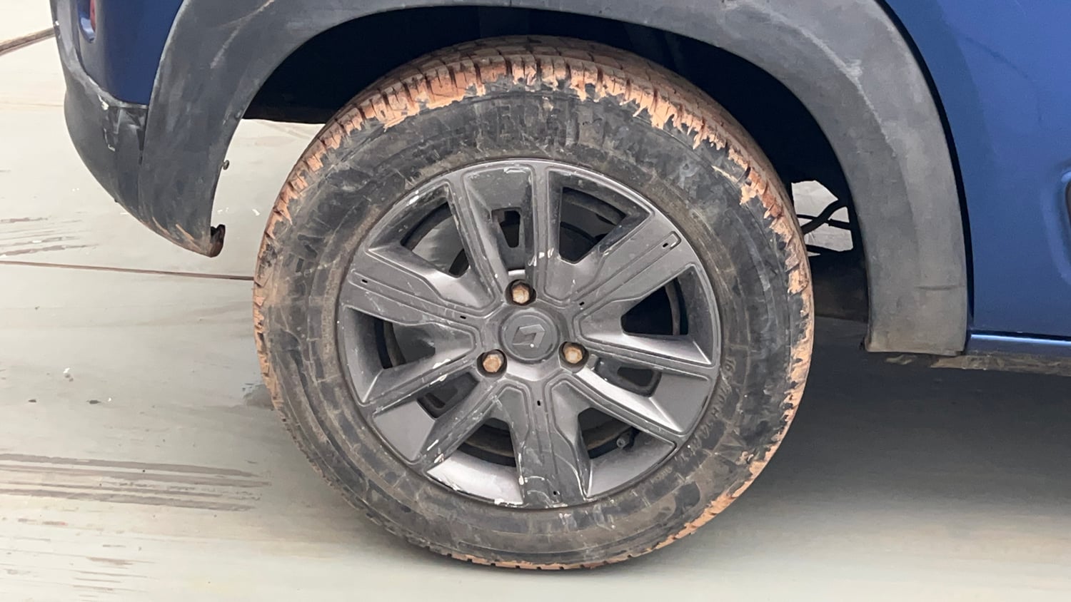 Used 2021 Renault Kwid CLIMBER 1.0 Opt Petrol Manual tyres RIGHT REAR TYRE RIM VIEW