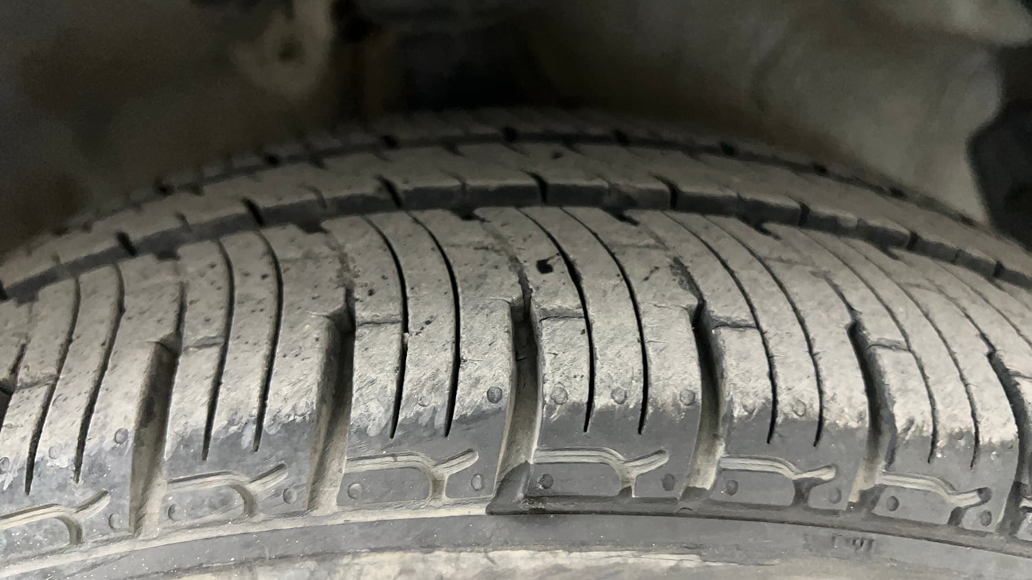 Used 2012 Hyundai i20 Sportz 1.2 BS-IV Petrol Manual tyres RIGHT FRONT TYRE TREAD VIEW