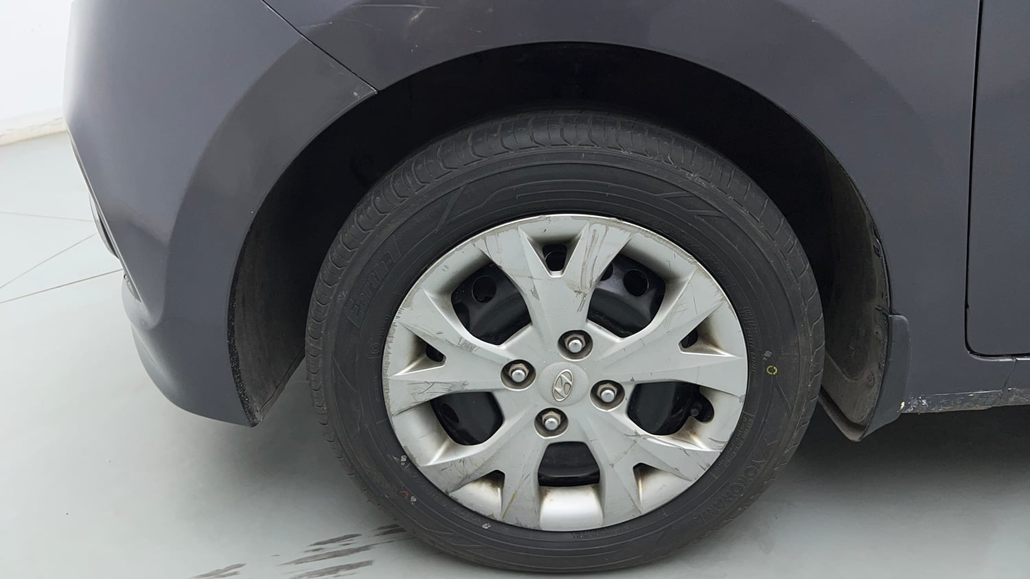 Used 2015 Hyundai Grand i10 Magna 1.2 Kappa VTVT Petrol Manual tyres LEFT FRONT TYRE RIM VIEW