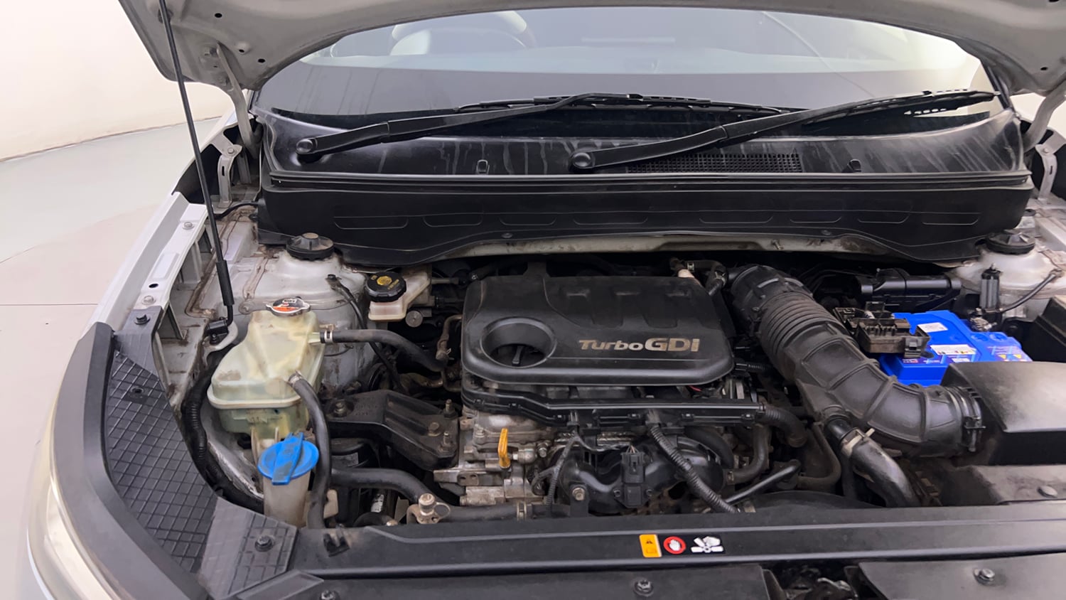 Used 2019 Hyundai Venue SX Plus 1.0 Turbo DCT Petrol Automatic engine ENGINE RIGHT SIDE HINGE & APRON VIEW