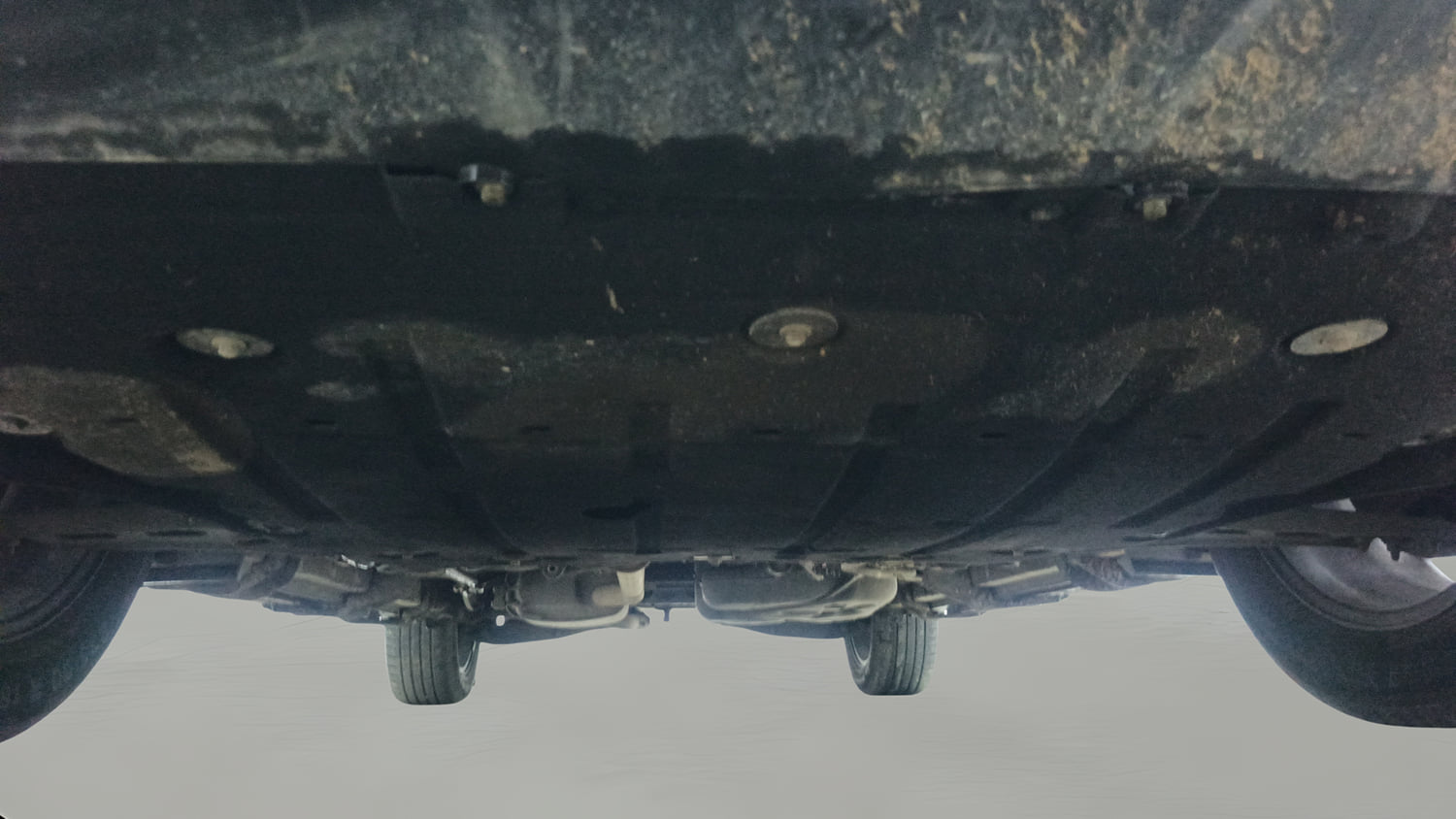 Used 2022 Mahindra XUV700 AX 7 Petrol AT 7 STR Petrol Automatic extra FRONT LEFT UNDERBODY VIEW