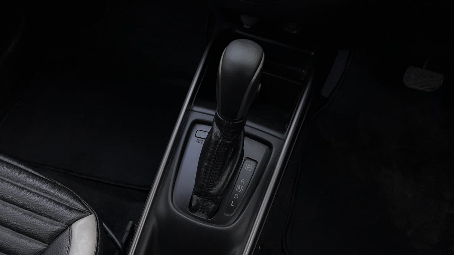 Used 2020 Maruti Suzuki Baleno Zeta Automatic Petrol Automatic interior GEAR  KNOB VIEW