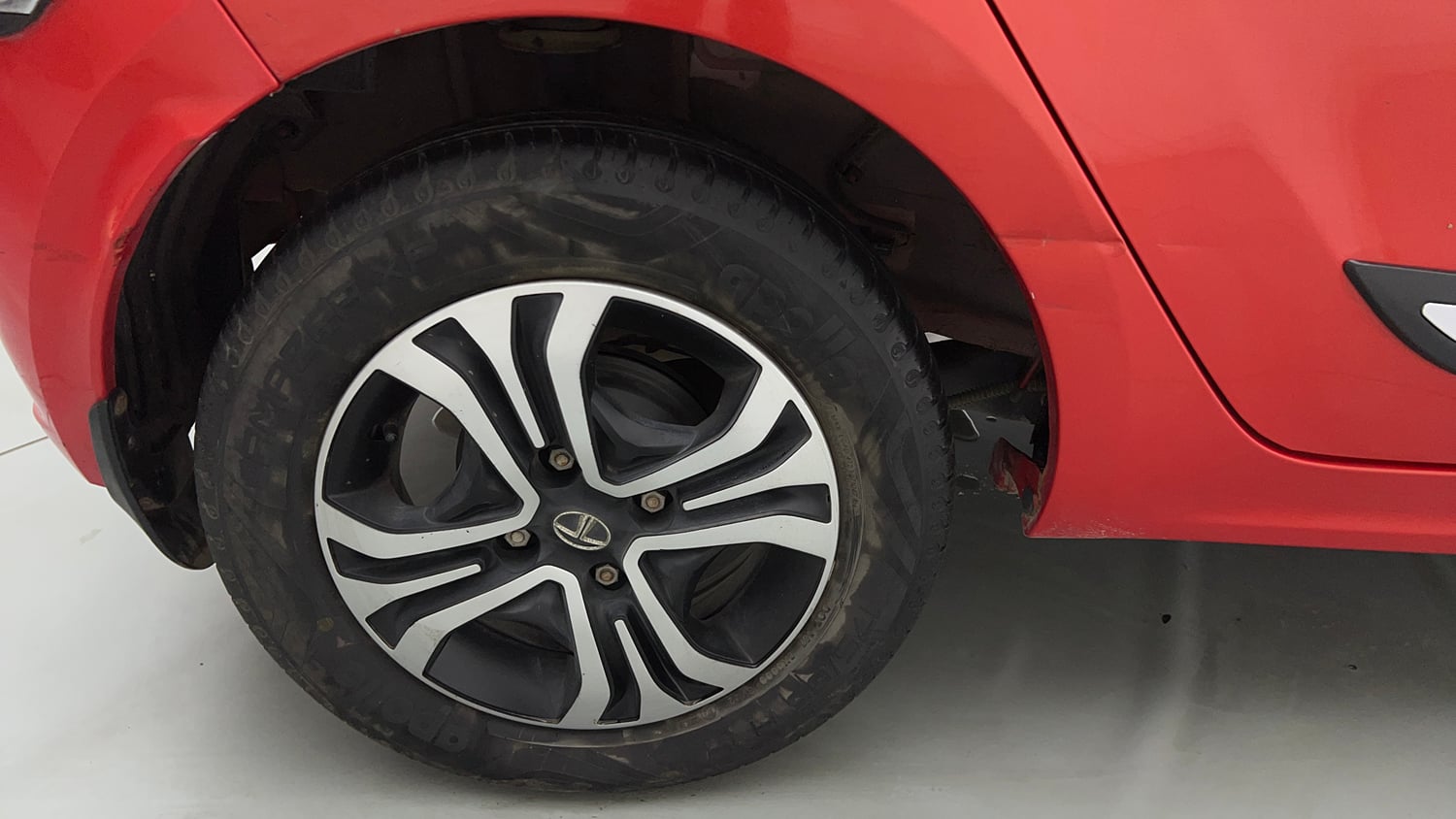 Used 2022 Tata Tiago XT Petrol Manual tyres RIGHT REAR TYRE RIM VIEW