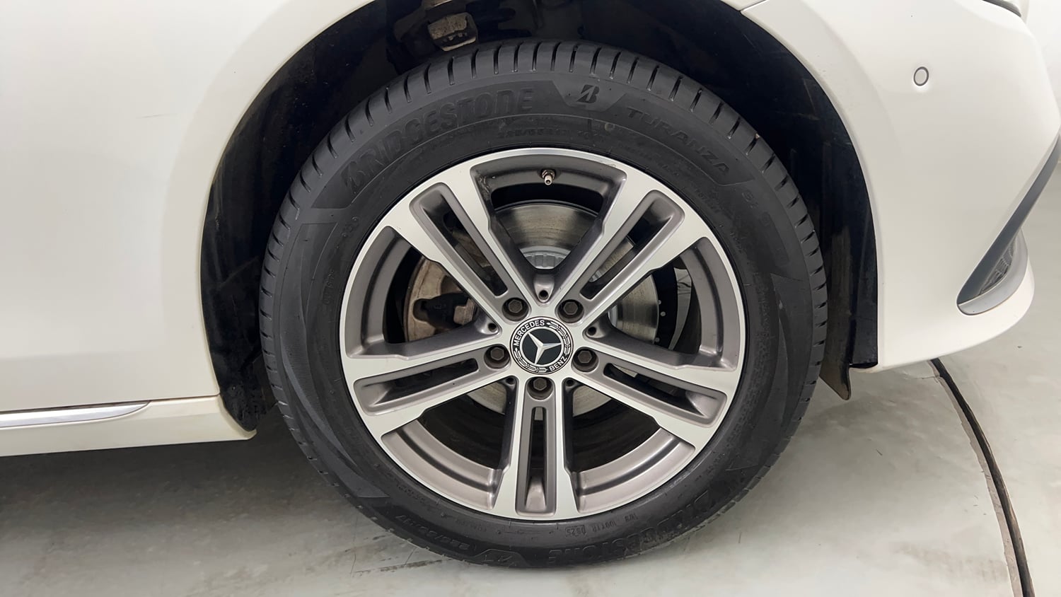 Used 2022 Mercedes-Benz E-Class E 220d Exclusive Diesel Automatic tyres RIGHT FRONT TYRE RIM VIEW