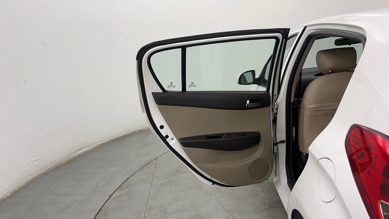 Used 2012 Hyundai i20 Sportz 1.2 BS-IV Petrol Manual interior LEFT REAR DOOR OPEN VIEW