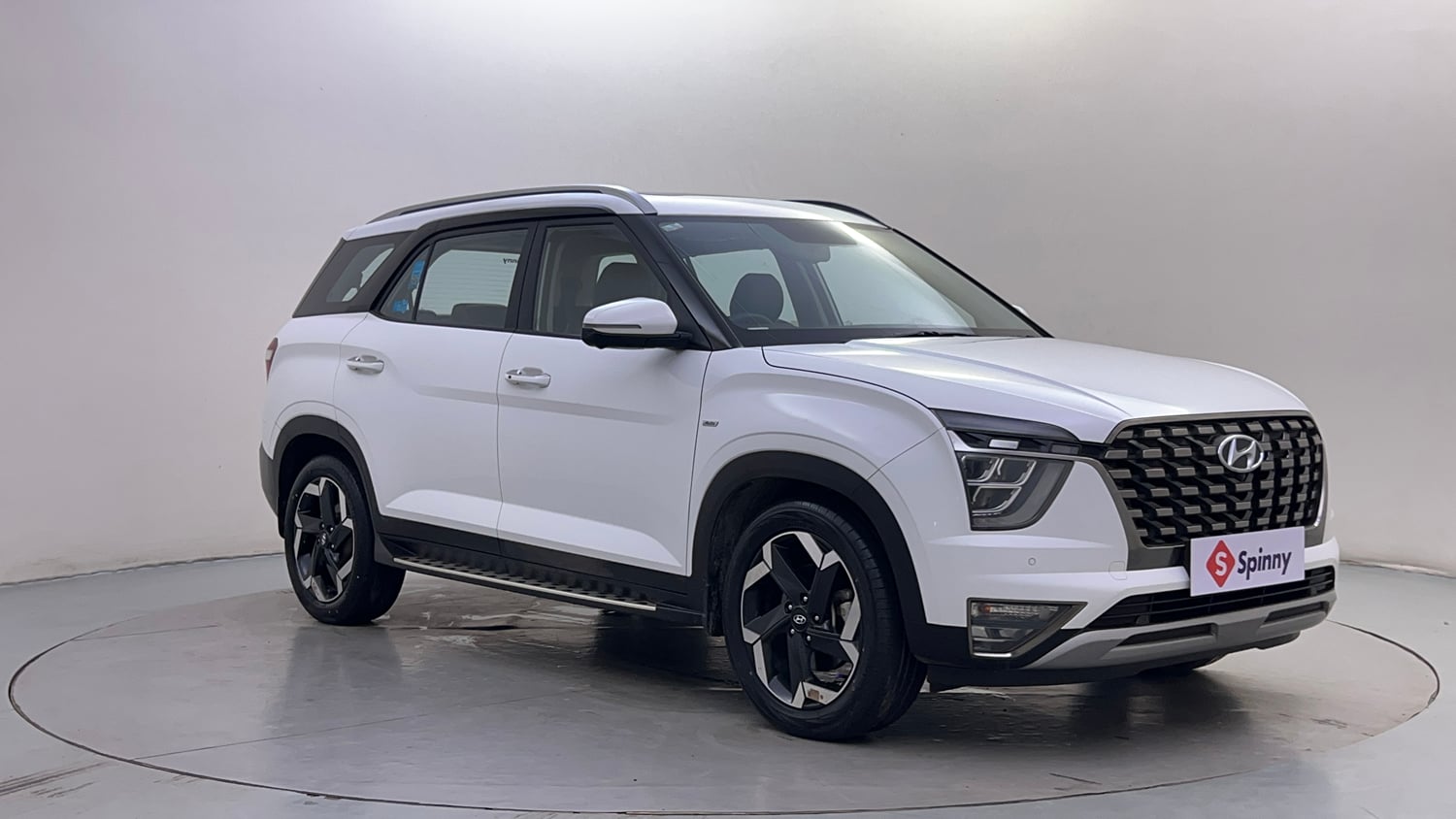 Used 2022 Hyundai Alcazar Signature (O) 6 STR 1.5 Diesel AT Diesel Automatic exterior RIGHT FRONT CORNER VIEW