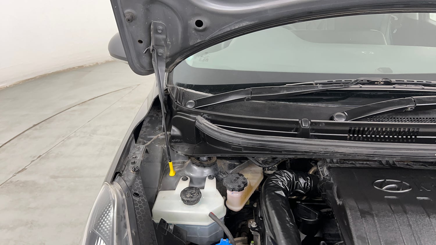 Used 2020 Hyundai Grand i10 Nios Sportz 1.2 Kappa VTVT CNG Cng Manual engine ENGINE RIGHT SIDE HINGE & APRON VIEW