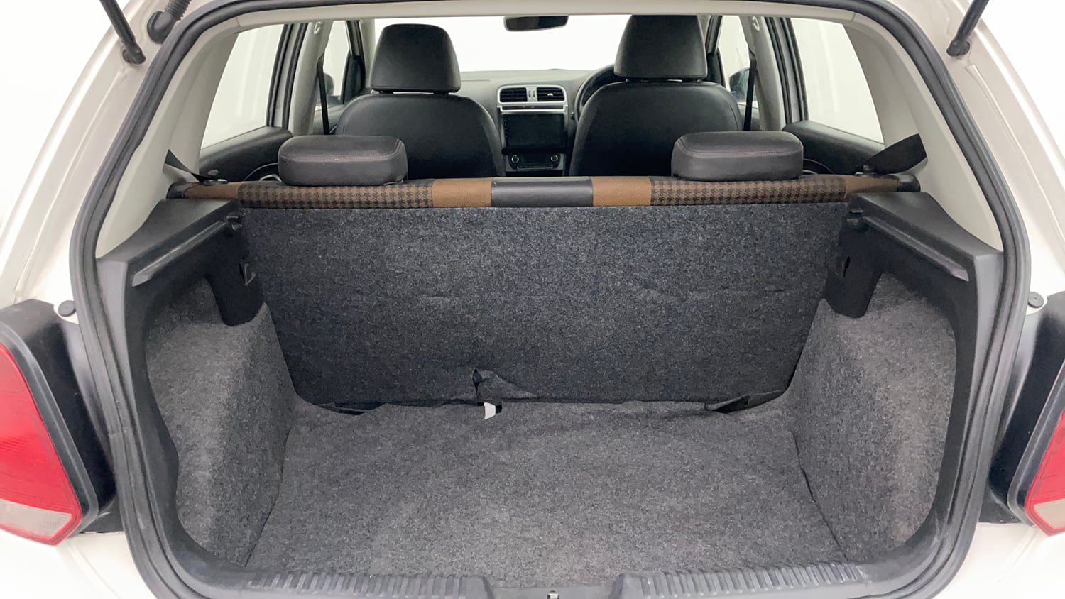Used 2018 Volkswagen Polo Highline Plus 1.0 (P) 16 Alloy Petrol Manual interior DICKY INSIDE VIEW