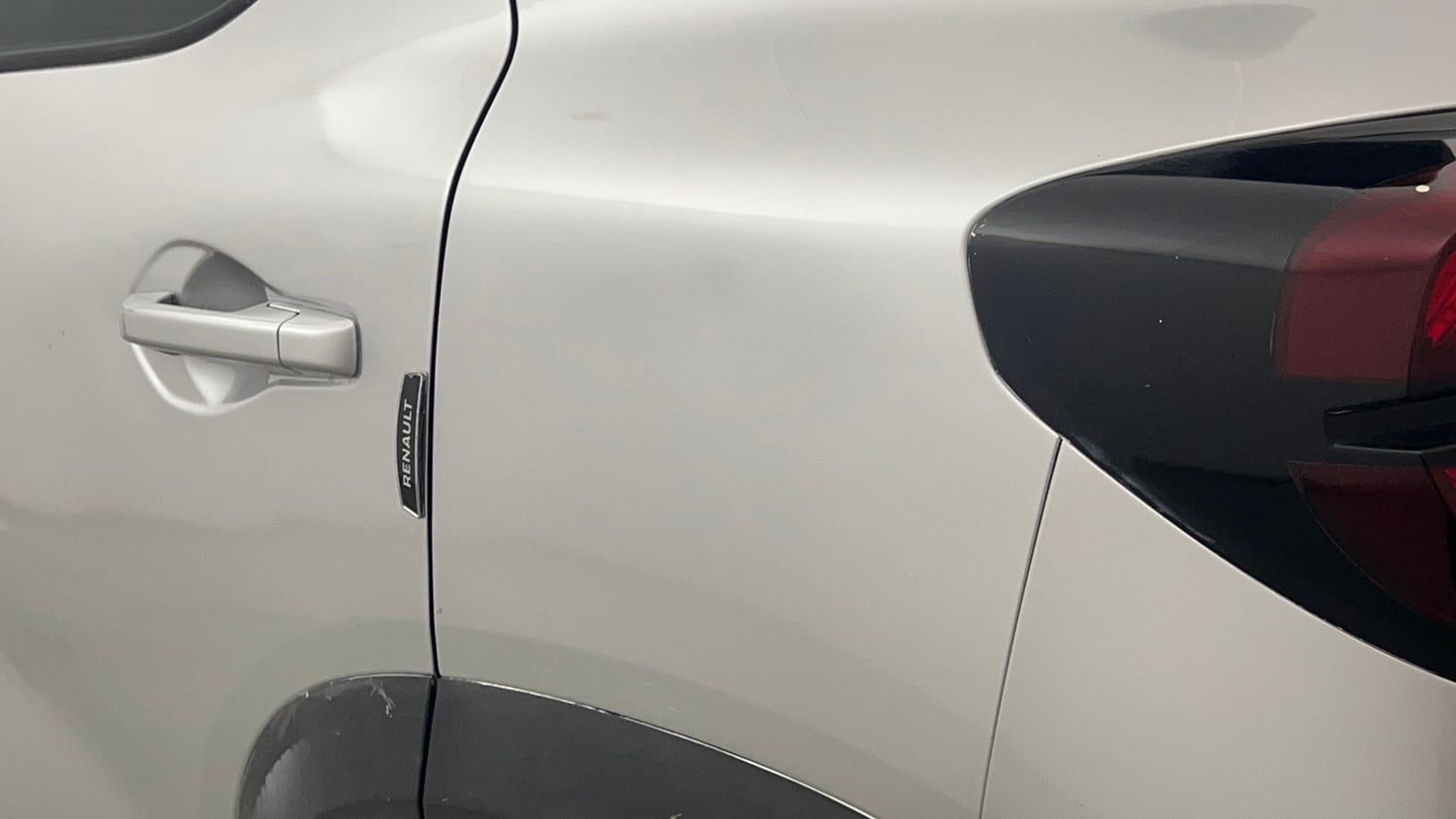 Used 2022 Renault Kiger RXT MT Petrol Manual dents MINOR DENT