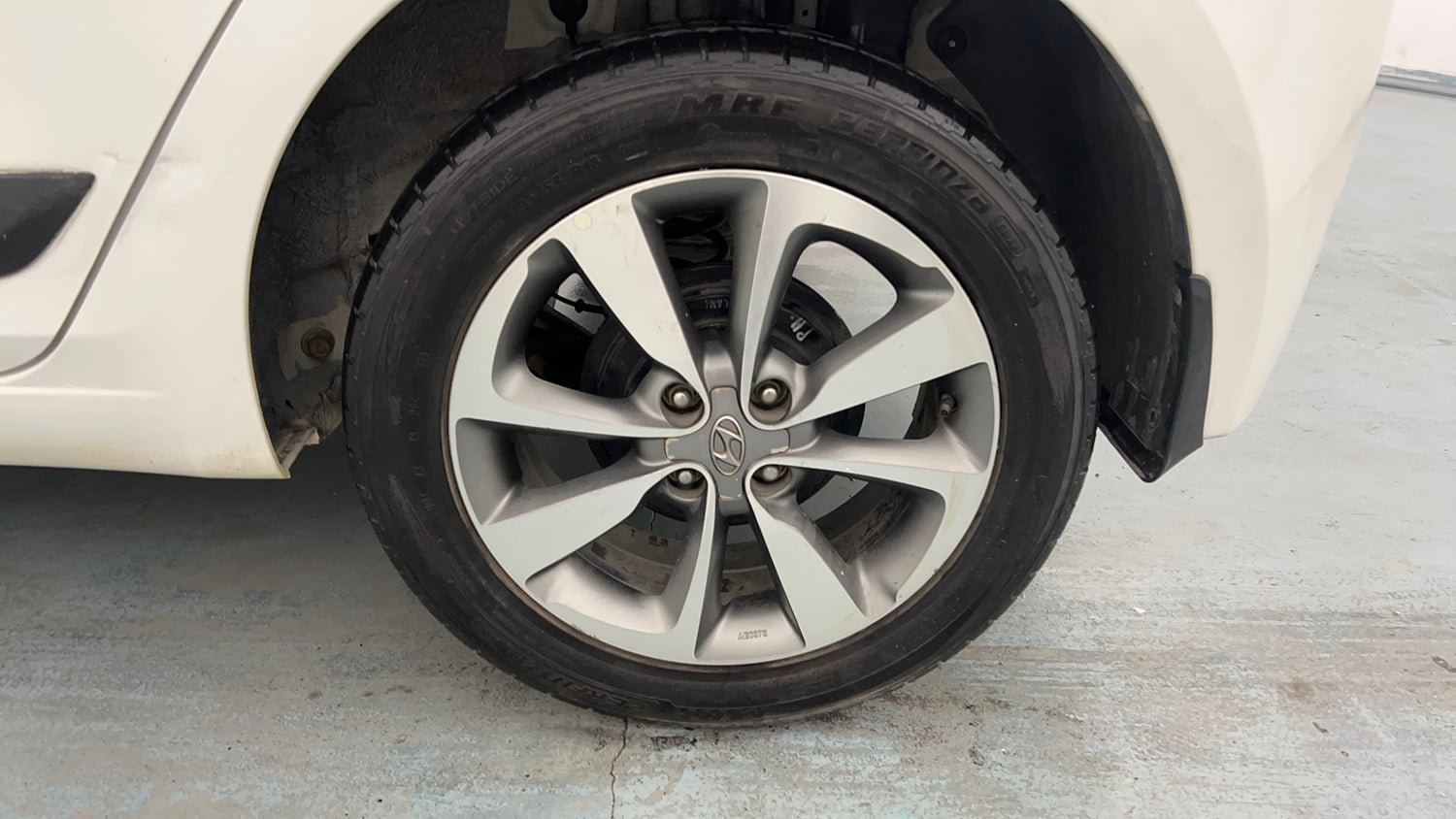 Used 2016 Hyundai Elite i20 Asta 1.2 Petrol Manual tyres LEFT REAR TYRE RIM VIEW
