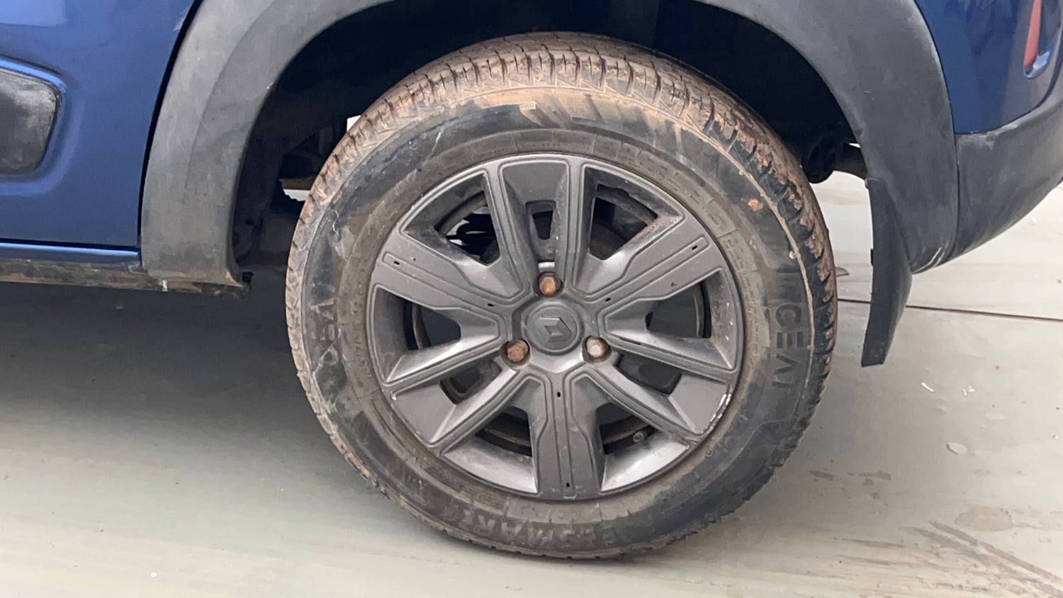 Used 2021 Renault Kwid CLIMBER 1.0 Opt Petrol Manual tyres LEFT REAR TYRE RIM VIEW