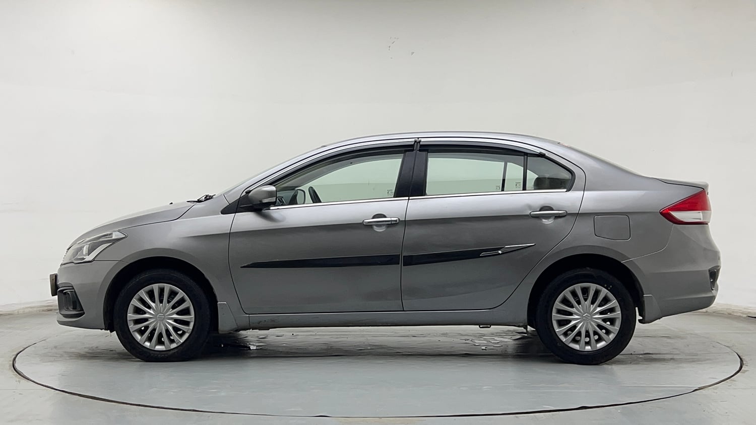 Used 2019 Maruti Suzuki Ciaz Sigma Hybrid 1.5 Petrol Manual exterior LEFT SIDE VIEW