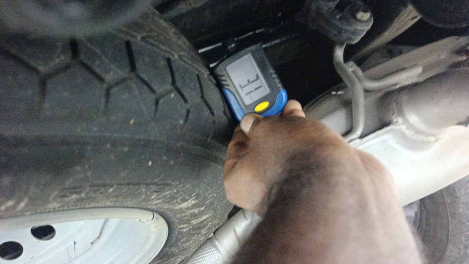 Used 2022 Mahindra XUV700 AX 7 Petrol AT 7 STR Petrol Automatic tyres SPARE TYRE VIEW