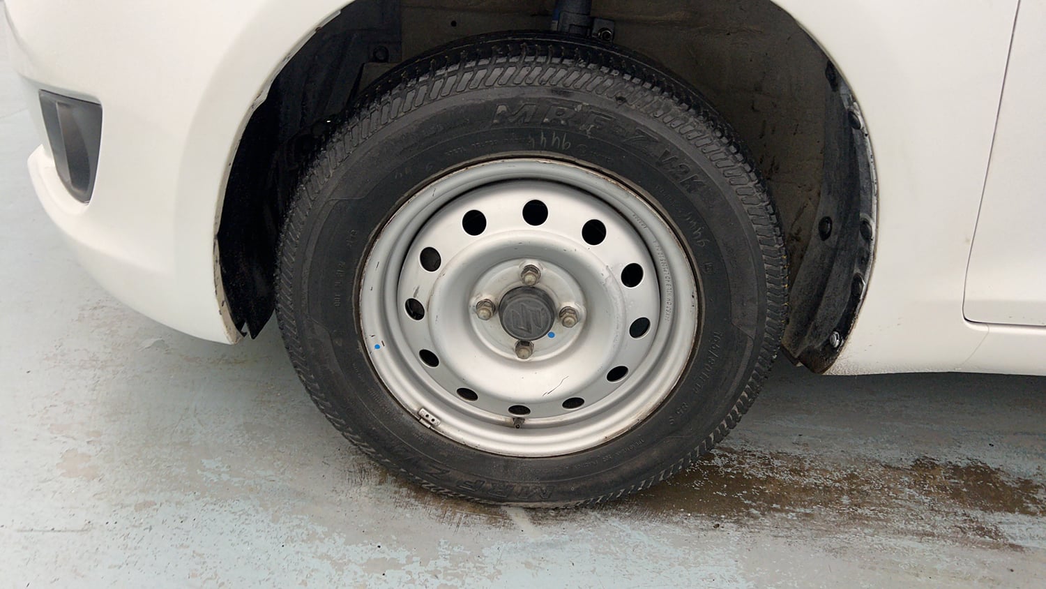 Used 2012 Maruti Suzuki Swift LXI CNG (Outside Fitted) Cng Manual tyres LEFT FRONT TYRE RIM VIEW