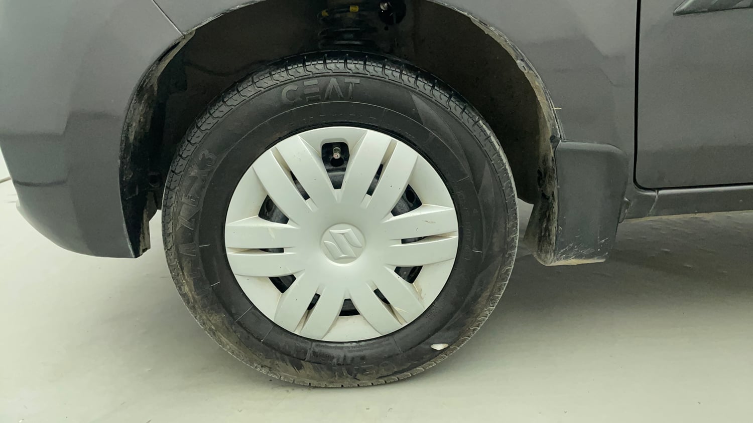 Used 2022 Maruti Suzuki Alto 800 VXi Petrol Manual tyres LEFT FRONT TYRE RIM VIEW