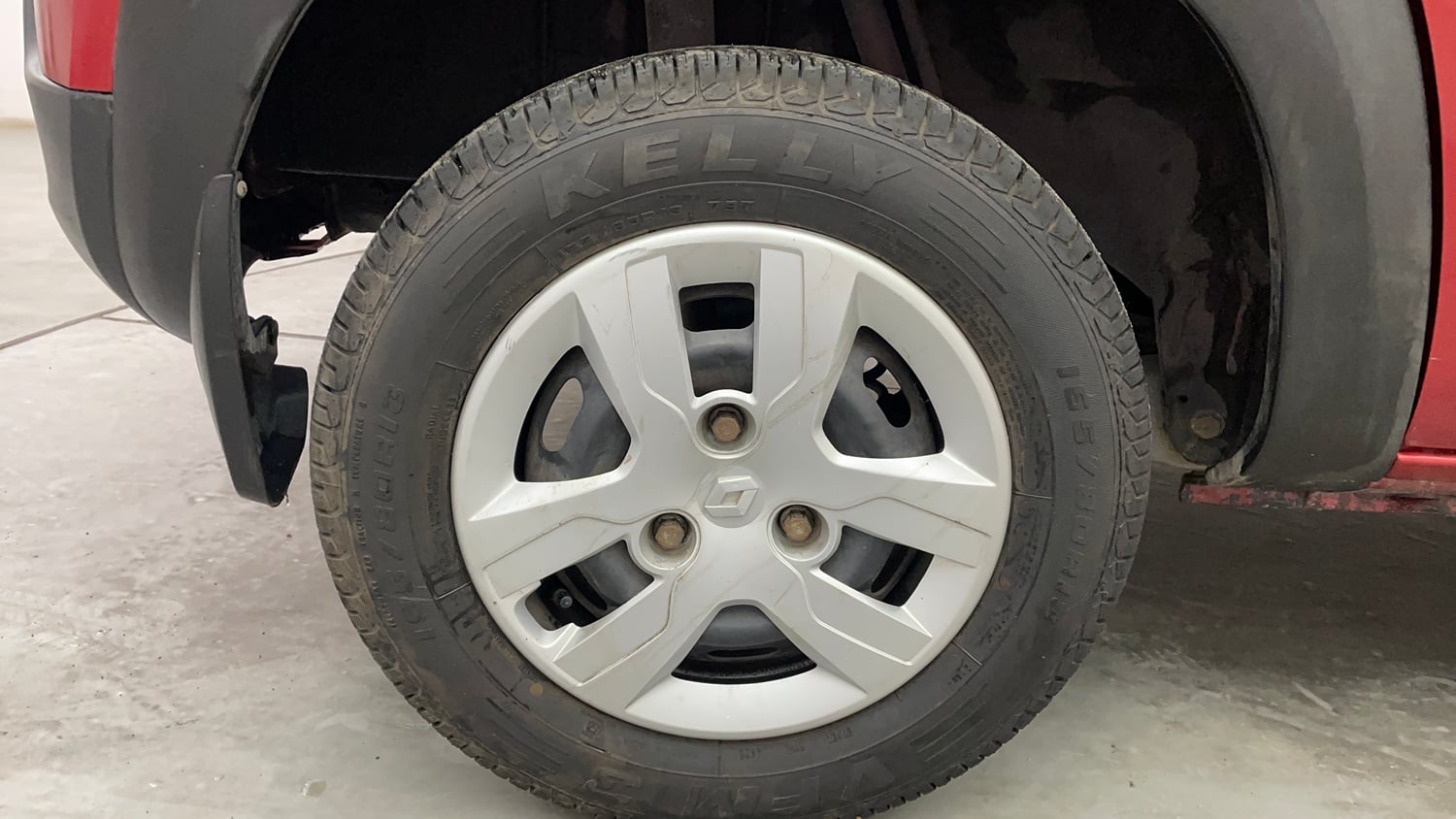 Used 2015 Renault Kwid RXT Petrol Manual tyres RIGHT REAR TYRE RIM VIEW