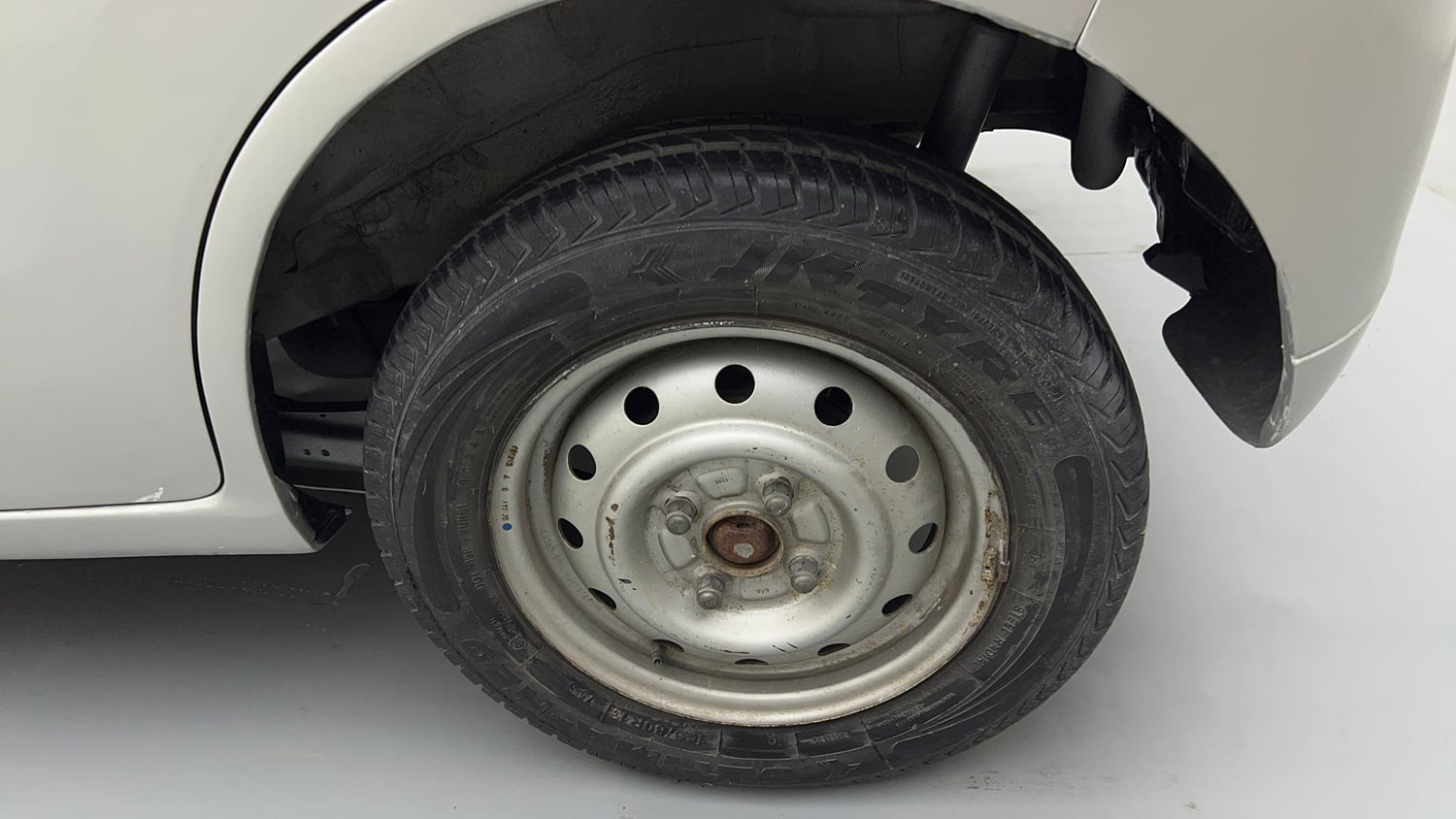 Used 2013 Maruti Suzuki Wagon R LXI Petrol Manual tyres LEFT REAR TYRE RIM VIEW
