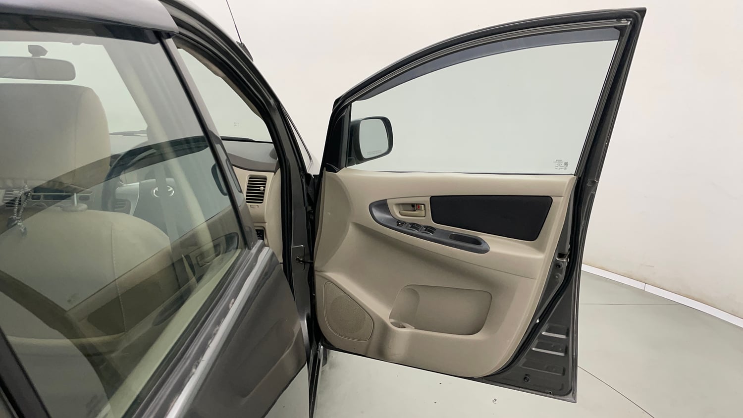 Used 2013 Toyota Innova 2.5 GX 8 STR BS-III Diesel Manual interior RIGHT FRONT DOOR OPEN VIEW