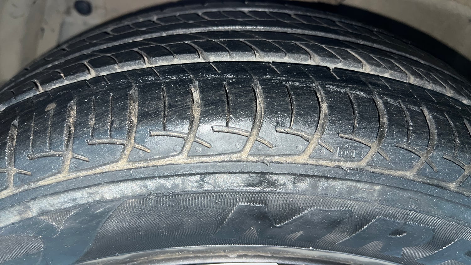 Used 2019 Maruti Suzuki Ciaz Sigma Hybrid 1.5 Petrol Manual tyres LEFT FRONT TYRE TREAD VIEW
